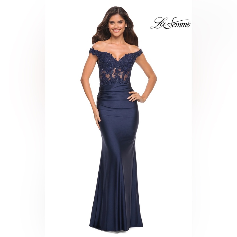 ✨ HP ✨ LA FEMME LACE-BODICE GOWN (12)